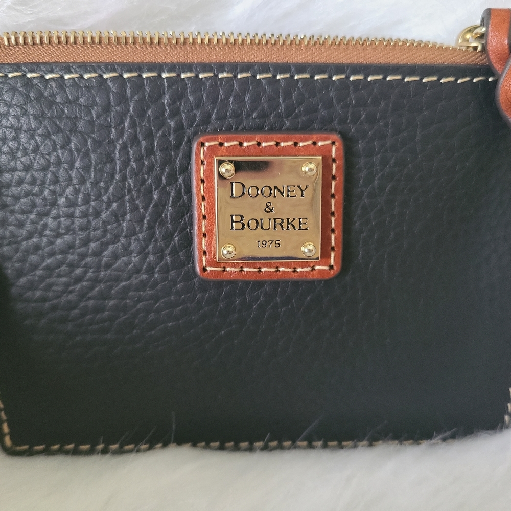 Dooney and Bourke zip wristlet